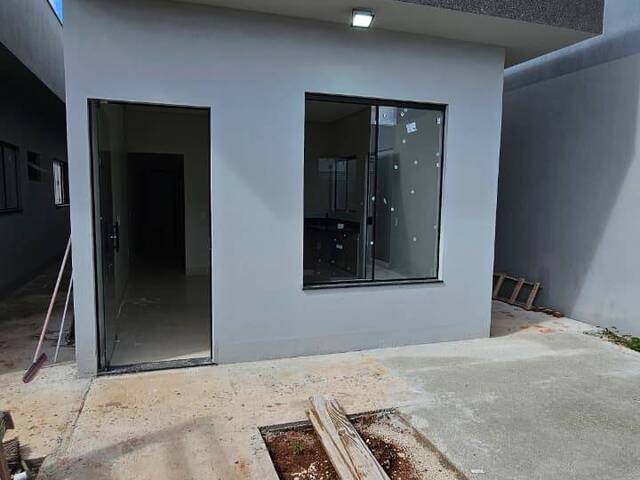 #201 - Casa para Venda em Patos de Minas - MG - 2